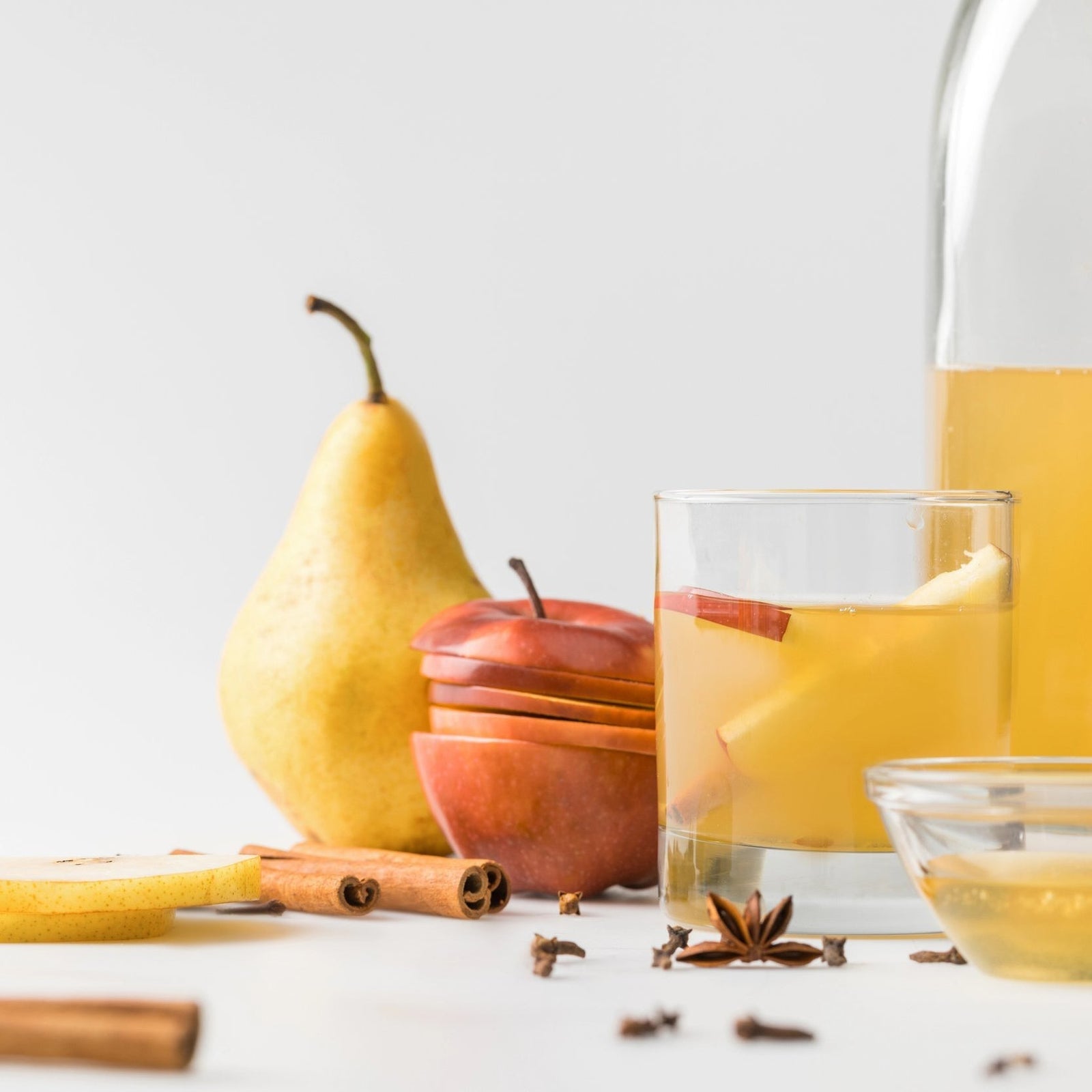 Mānuka Honey, Turmeric & Pear Tonic (Hot or Cold)